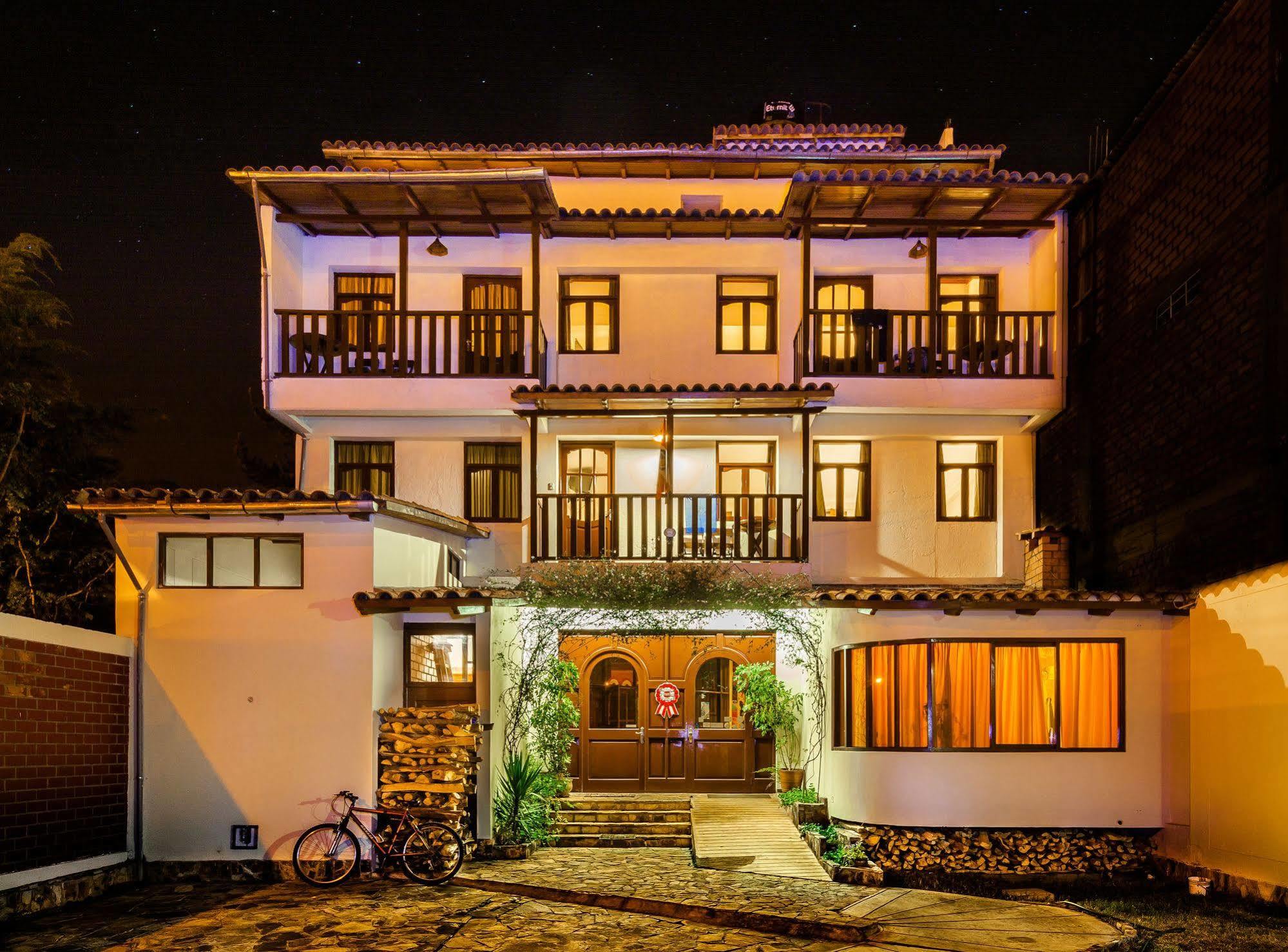Hotel Santa Cruz Уарас Экстерьер фото